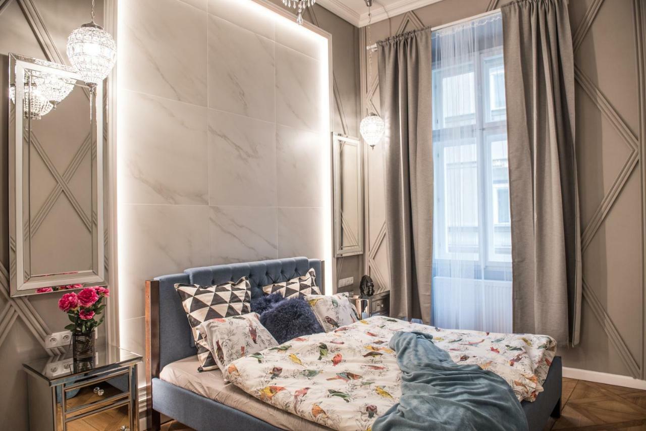 Dali Wenceslas Square Apartment Πράγα Εξωτερικό φωτογραφία