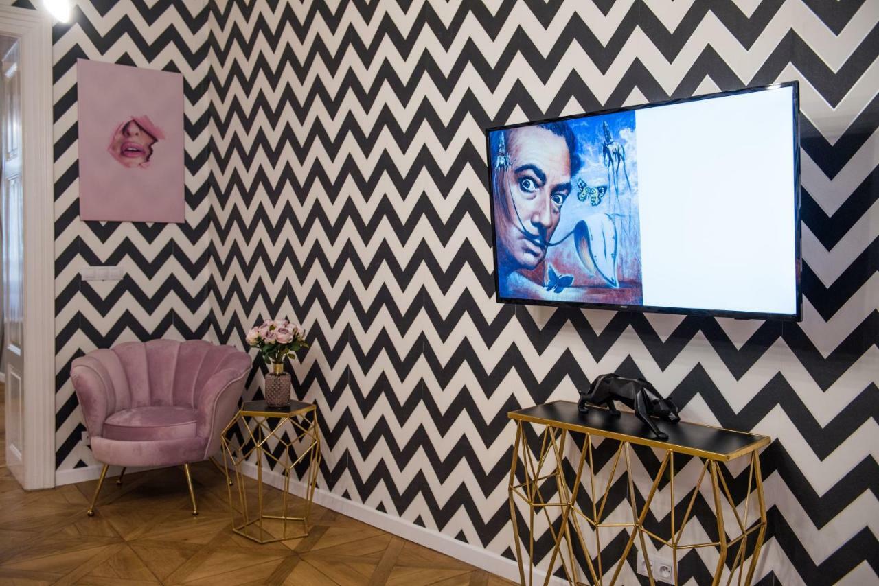 Dali Wenceslas Square Apartment Πράγα Εξωτερικό φωτογραφία