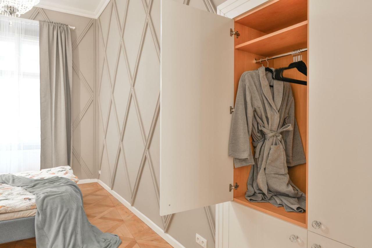 Dali Wenceslas Square Apartment Πράγα Εξωτερικό φωτογραφία